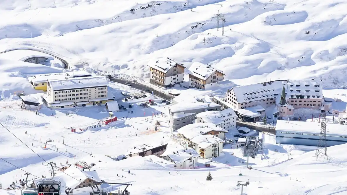Innsbruck Airport to St. Christoph am Arlberg transfer with Alpinum Taxi — St. Christoph at 1,800 metres, on the Arlbergpass itself in winter