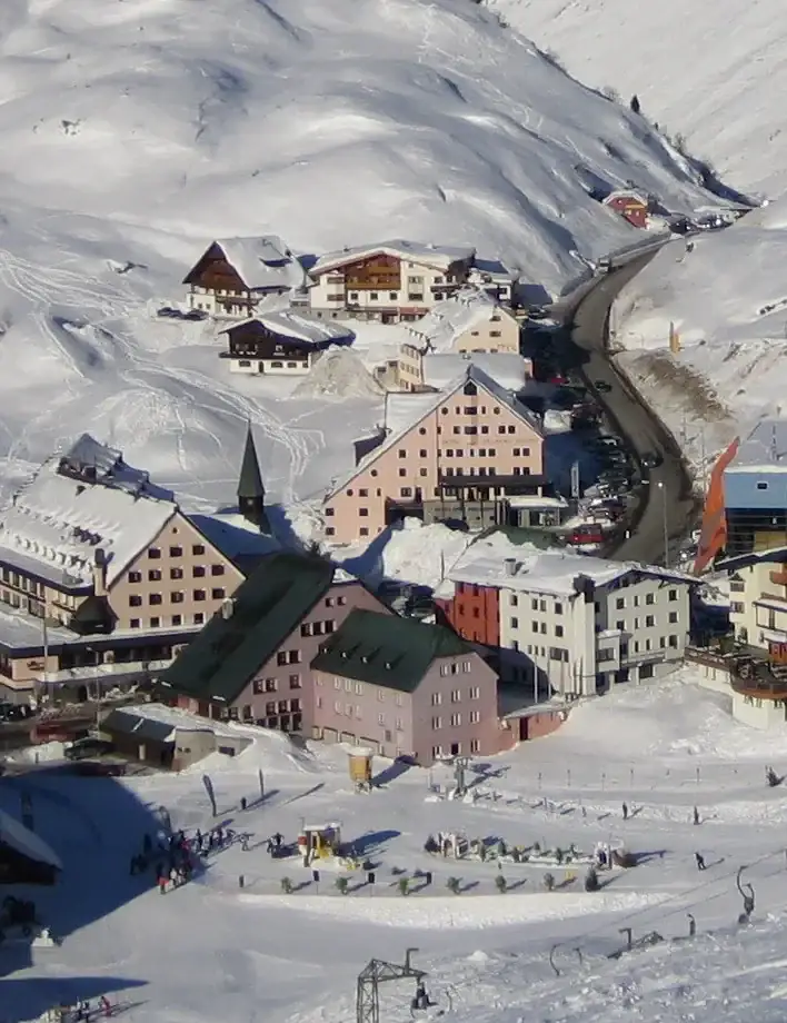St. Christoph am Arlberg im Winter auf dem Pass auf 1.800 Metern St. Christoph am Arlberg im Winter, auf dem Arlbergpass auf 1.800 Metern